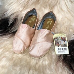 Toms Classic Petal Grosgrain